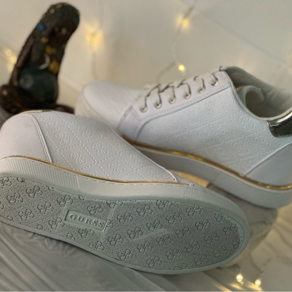 Guess Gw Flowurs Sneakers in White US8 - Picture 3 of 3